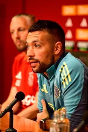 AMSTERDAM - Ajax coach Francesco Farioli during the press conference, PK, Pressekonferenz prior to the second play-off match in the Europa League against the Polish Jagiellonia Bialystok. ANP OLAF KRAAK xVIxANPxSportx xxANPxIVx 506942061 originalFilename: 506942061.jpg
