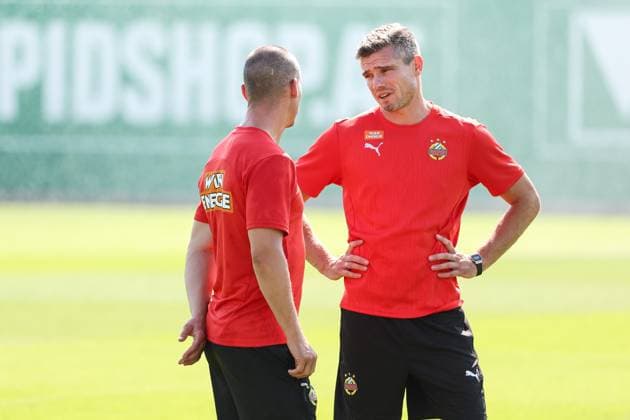 SOCCER - UEFA EL, Rapid vs Braga VIENNA,AUSTRIA,28.AUG.24 - SOCCER - UEFA Europa League, qualification, SK Rapid Wien vs Sporting Club de Braga, preview, training Rapid. Image shows assistant coach Stefan Kulovits and head coach Robert Klauss (Rapid).  GEPAxpictures xArminxRauthner