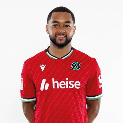 Brooklyn Ezeh, Hannover 96. Porträttermin Saison 2024 2025 2. BL Bundesliga Copyright: Hannover 96 Lars Kaletta; Fussball GER Porträt Vorstellung Präsentation Pressetermin Headshot Headshots xptt