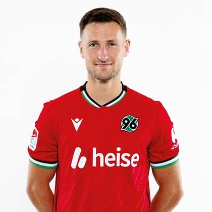 Enzo Leopold, Hannover 96. Porträttermin Saison 2024 2025 2. BL Bundesliga Copyright: Hannover 96 Lars Kaletta; Fussball GER Porträt Vorstellung Präsentation Pressetermin Headshot Headshots xptt