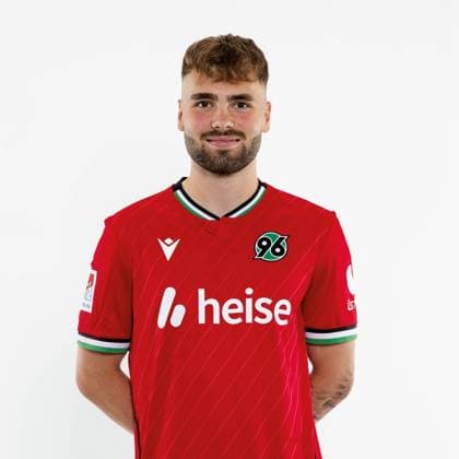 Kolja Oudenne, Hannover 96. Porträttermin Saison 2024 2025 2. BL Bundesliga Copyright: Hannover 96 Lars Kaletta; Fussball GER Porträt Vorstellung Präsentation Pressetermin Headshot Headshots xptt