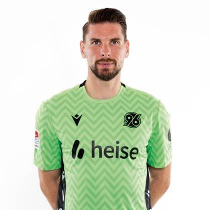 Torhüter Ron-Robert Zieler, Hannover 96. Porträttermin Saison 2024 2025 2. BL Bundesliga Copyright: Hannover 96 Lars Kaletta; Fussball GER Porträt Vorstellung Präsentation Pressetermin Headshot Headshots xptt