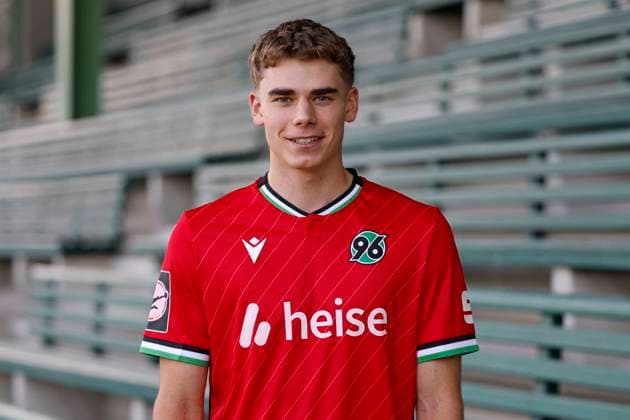 Fußball, 3. Liga, Hannover 96 II Porträttermin 2024 2025 Alexander Babitsch, Hannover 96 II. U23 U 23, Porträttermin Saison 2024 2025 3. Liga Copyright: Hannover 96 Lars Kaletta; Fussball GER Porträt Vorstellung Präsentation Pressetermin Headshot Headshots xptt