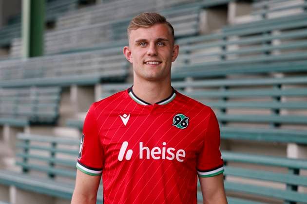 Fußball, 3. Liga, Hannover 96 II Porträttermin 2024 2025 Felix Göttlicher, Hannover 96 II. U23 U 23, Porträttermin Saison 2024 2025 3. Liga Copyright: Hannover 96 Lars Kaletta; Fussball GER Porträt Vorstellung Präsentation Pressetermin Headshot Headshots xptt
