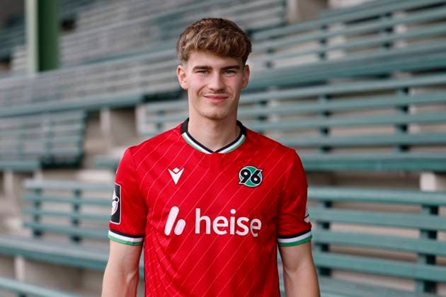 Fußball, 3. Liga, Hannover 96 II Porträttermin 2024 2025 Lukas Dominke, Hannover 96 II. U23 U 23, Porträttermin Saison 2024 2025 3. Liga Copyright: Hannover 96 Lars Kaletta; Fussball GER Porträt Vorstellung Präsentation Pressetermin Headshot Headshots xptt