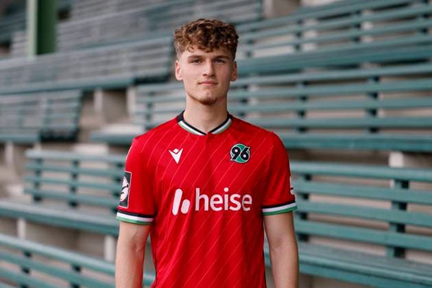 Fußball, 3. Liga, Hannover 96 II Porträttermin 2024 2025 Nick Elias Meier, Hannover 96 II. U23 U 23, Porträttermin Saison 2024 2025 3. Liga Copyright: Hannover 96 Lars Kaletta; Fussball GER Porträt Vorstellung Präsentation Pressetermin Headshot Headshots xptt