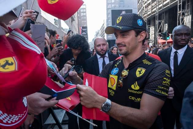 P.za San Babila. I piloti di Formula 1 del team Ferrari incontrano i fans presso lo shop Rayban in occasione del Gran Premio di Monza.- Cronaca- Milano, Italia - Mercoled& xec; 28 Agosto 2024 (Foto Alessandro Cimma Lapresse) P.za San Babila. Formula 1 drivers from the Ferrari team meet fans at the Rayban shop during the Monza Grand Prix.- Chronicle- Milan, Italy - Wednesday, Aug. 28, 2024 (Photo Alessandro Cimma Lapresse) Charles Leclerc  Copyright: xAlessandroxCimma LaPresse Alessax