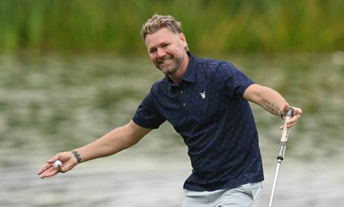 Brian McFadden celebrates on the 18th green Betfred British Masters 2024, Pro-Am, Golf, The Belfry, Sutton Coldfield, UK - 28 Aug 2024  Copyright: xGreigxCowie Shutterstockx 14672195aw