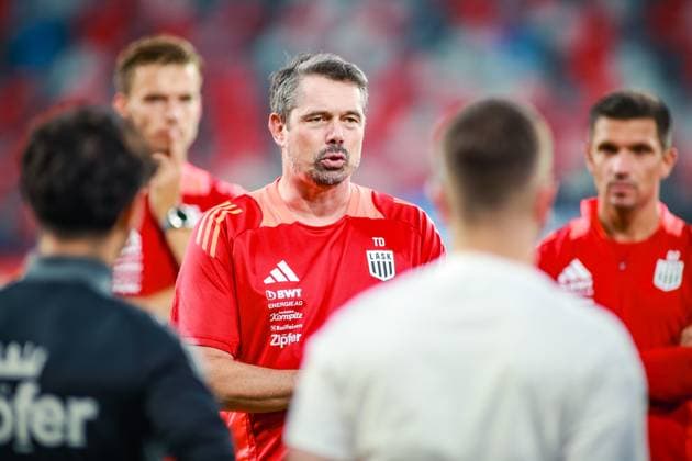SOCCER - UEFA EL, Bukarest vs LASK BUCHAREST,ROMANIA,28.AUG.24 - SOCCER - UEFA Europa League, qualification, FCSB Bukarest vs Linzer ASK, preview, press conference, PK, Pressekonferenz LASK. Image shows head coach Thomas Darazs (LASK).  GEPAxpictures xManuelxBinder