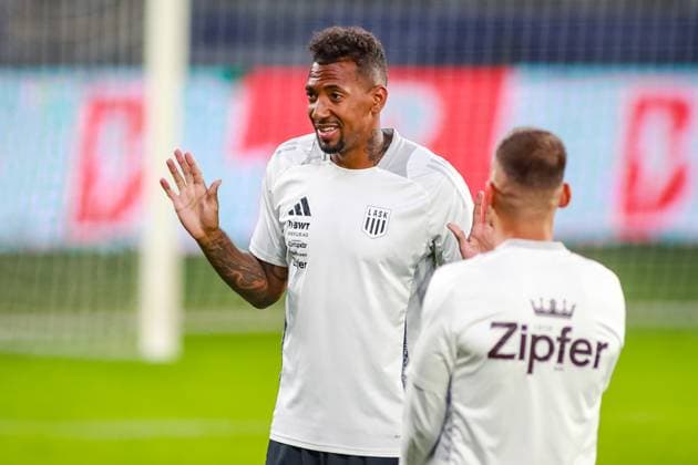 Sport Bilder des Tages SOCCER - UEFA EL, Bukarest vs LASK BUCHAREST,ROMANIA,28.AUG.24 - SOCCER - UEFA Europa League, qualification, FCSB Bukarest vs Linzer ASK, preview, press conference, PK, Pressekonferenz LASK. Image shows Jerome Boateng (LASK).  GEPAxpictures xManuelxBinder