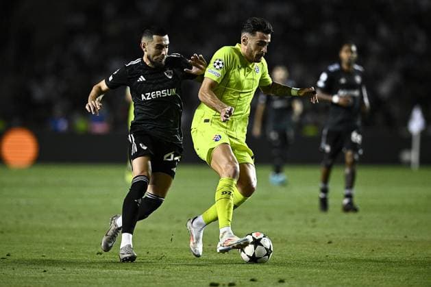 Qarabag v GNK Dinamo Zagreb - UEFA Champions Qualifying Play-Off: Second Leg BAKU, AZERBAIJAN - AUGUST 28: Sandro Kulenovic of Dinamo Zagreb in action against Elvin Jafarguliyev of Qarabag during the UEFA Champions Qualifying Play-Off Second Leg match between Qarabag and GNK Dinamo Zagreb at Tofiq Bahramov Stadium on August 28, 2024 in Baku, Azerbaijan.  MarkoxLukunic PIXSELL