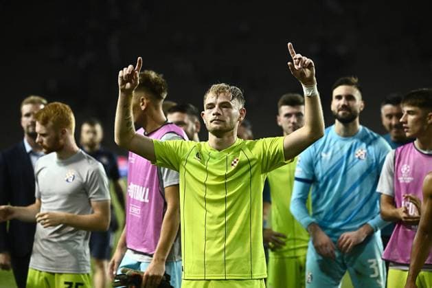 Qarabag v GNK Dinamo Zagreb - UEFA Champions Qualifying Play-Off: Second Leg BAKU, AZERBAIJAN - AUGUST 28: Maxime Bernauer of Dinamo Zagreb acknowledge fans after the UEFA Champions Qualifying Play-Off Second Leg match between Qarabag and GNK Dinamo Zagreb at Tofiq Bahramov Stadium on August 28, 2024 in Baku, Azerbaijan.  MarkoxLukunic PIXSELL