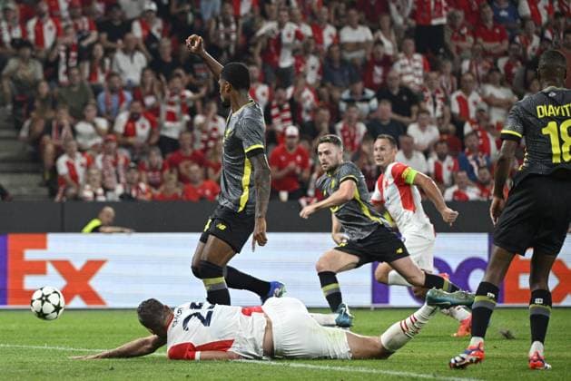 Tomas Chory (Slavia; left down) falls after fight with Alexsandro (Lille; left up) during the UEFA Champions League, 4th qualifying round, return match SK Slavia Praha (Czechia) vs Lille OSC (France), in Prague, Czech Republic, on August 28, 2024. (CTKxPhoto MichalxKamaryt) CTKPhotoP2024082808315  CTKPhotoP2024082808315