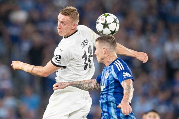 Adam Buksa in the head to head battle , UEFA Champions league quali match, SK Slovan Bratislava - FC Midtjylland, 28. august 2024 Copyright: xMICHALxFAJT,ZOSPORTU.SKx DSC_8105