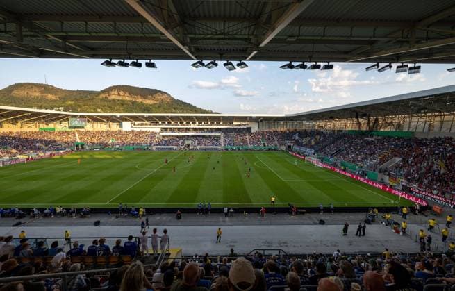 Fußball, Herren, Saison 2024 2025, DFB-Pokal (1. Runde), FC Carl Zeiss Jena - Bayer Leverkusen, Übersicht, hinten die Kernbege, 28.08. 2024, Copyright: xMatthiasxKochx
