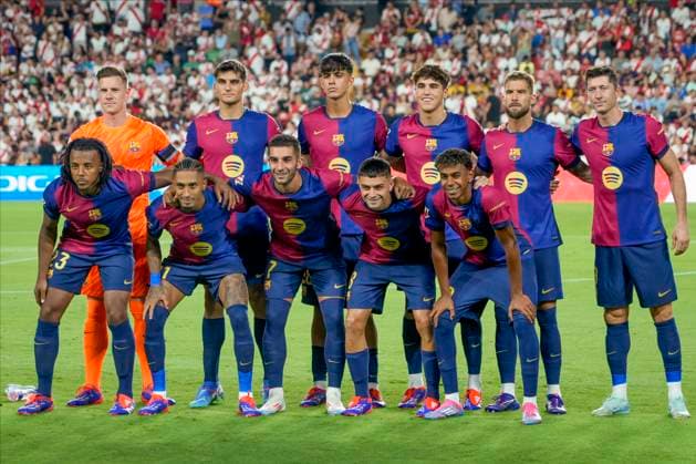 ESP: Rayo Vallecano v FC Barcelona, Barca La Liga EA Sports. Date 3 FC Barcelona team group, Mannschaftsbild, Totale during the La Liga EA Sports match between Rayo Vallecano and FC Barcelona played at Vallecas Stadium on August 27, 2024 in Madrid, Spain. kpng Copyright: xCesarxCebollax xPRESSINPHOTOx PS_240827_367