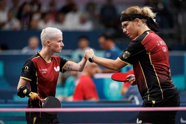 Sport Themen der Woche KW35 Sport Bilder des Tages Paralympics (Para Tischtennis); Paris, 29.08.2024 GREBE Stephanie (6 GER Para Tischtennis) und WOLF Juliane (8 GER Para Tischtennis) klatschen sich im Doppel ab; Paralympics (Para Tischtennis) am 29.08.2024 in der South Paris Arena 4 in Paris (Frankreich). *** Paralympics Para Table Tennis Paris, 29 08 2024 GREBE Stephanie 6 GER Para Table Tennis and WOLF Juliane 8 GER Para Table Tennis high-five each other in the doubles Paralympics Para Table Tennis on 29 08 2024 in the South Paris Arena 4 in Paris France Copyright: xBEAUTIFULxSPORTS AxelxKohringx