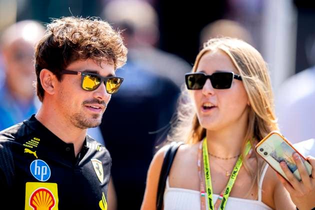 MONZA - Charles Leclerc (Ferrari) takes a picture with a fan on the Autodromo Nazionale Monza circuit in the run-up to the Italian Grand Prix. ANP SANDER KONING xVIxANPxSportx xxANPxIVx 507027639 originalFilename: 507027639.jpg