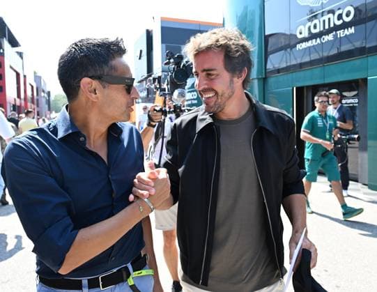 August 29, 2024, Monza, Italy: Aston Martin driver Fernando Alonso of Spain (R) in the paddock of the Monza race truck in Monza, Italy, 29 August 2024. The Formula 1 Grand Prix of Italy is held at the circuit on 01 September. ANSA DANIEL DAL ZENNARO ITALY FORMULA ONE  - ZUMAa110 20240829_zaf_a110_103 Copyright: xDanielxDalxZennarox
