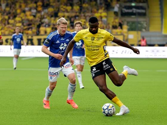 BORAS, SVERIGE 20240829 Moldes Kristian Eriksen mot Elfsborgs Ibrahim Buhari under torsdagens kvalmatch till Europa League mellan IF Elfsborg och Molde FK pa Boras Arena. BORAS SVERIGE x9200x