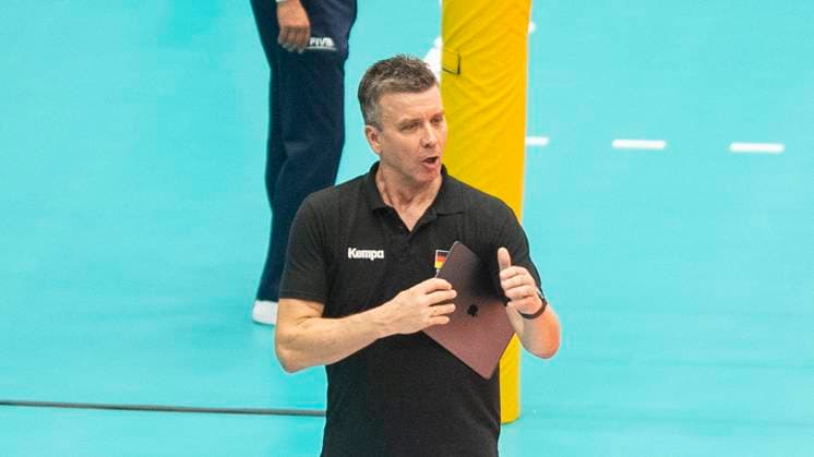 29.08.2024, Volleyball, Qualifikation zur Europameisterschaft 2026, CEV EuroVolley 2026 Qualifier,Frauen, 2. Spieltag, Deutschland - Finnland Trainer Alexander Waibl (Deutschland) Schwerin Palmberg Arena Mecklenburg-Vorpommern Deutschland