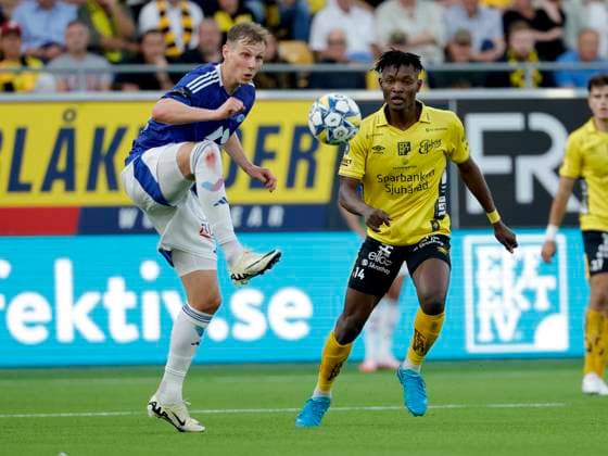 BORAS, SVERIGE 20240829 Moldes Anders Hagelskjaer mot Elfsborgs Jalal Abdullai under torsdagens kvalmatch till Europa League mellan IF Elfsborg och Molde FK pa Boras Arena. BORAS SVERIGE x9200x