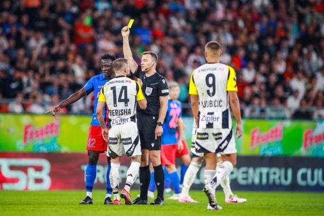 SOCCER - UEFA EL, Bucharest vs LASK BUCHAREST,ROMANIA,29.AUG.24 - SOCCER - UEFA Europa League, qualification, FCSB Bucharest vs Linzer ASK. Image shows Valon Berisha (LASK). Keywords: yellow card.  GEPAxpictures xManuelxBinder