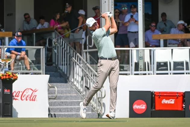 ATLANTA, GA - AUGUST 29: Taylor Pendrith hitting off the first tee during the first round of the 2024 FedExCup Playoffs Tour Championship on August 29, 2024 at East Lake Golf Club in Atlanta, Georgia. (Photo by John Adams Icon Sportswire) GOLF: AUG 29 PGA, Golf Herren FedExCup Playoffs - TOUR Championship EDITORIAL USE ONLY Icon240829143851