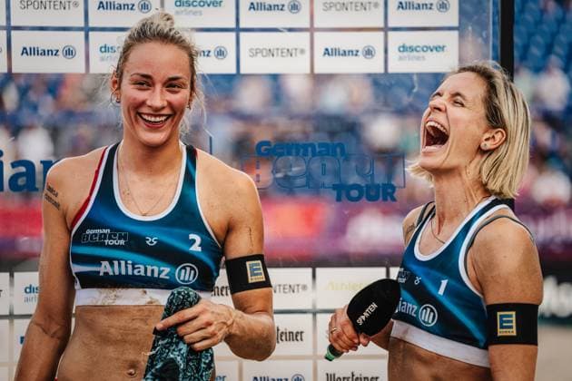 Beachvolleyball Frauen Allianz German Beach Tour Deutsche Beachvolleyball-Meisterschaft 2024 29.08.2024 v.l. Louisa Lippmann und Laura Ludwig im Interview Timmendorfer Strand Ahmann-Hager-Arena Schleswig-Holstein Deutschland