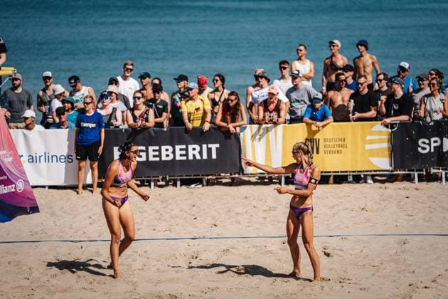 Beachvolleyball Frauen Allianz German Beach Tour Deutsche Beachvolleyball-Meisterschaft 2024 29.08.2024 v.l. Janne Uhl und Paula Schürholz Timmendorfer Strand Ahmann-Hager-Arena Schleswig-Holstein Deutschland
