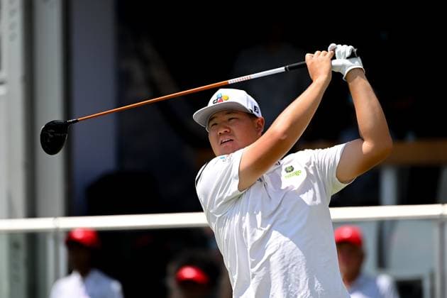 ATLANTA, GA - AUGUST 29: Sungjae Im teeing off on the first tee during the first round of the 2024 FedExCup Playoffs Tour Championship on August 29, 2024 at East Lake Golf Club in Atlanta, Georgia. (Photo by John Adams Icon Sportswire) GOLF: AUG 29 PGA, Golf Herren FedExCup Playoffs - TOUR Championship EDITORIAL USE ONLY Icon240829145921