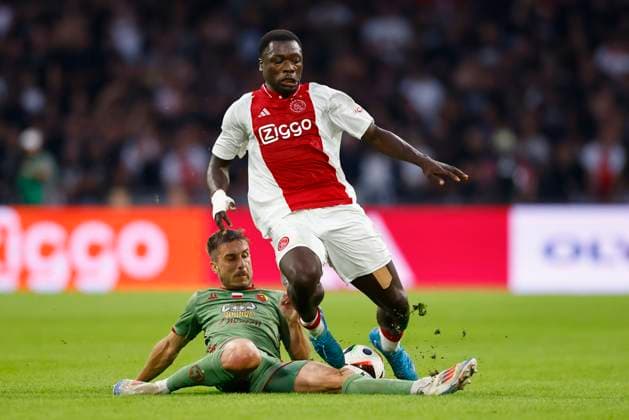 AMSTERDAM, 29-08-2024 , JohanCruyff Arena, Europa League Play Offs, season 2024 2025, Ajax- Jagiellonia Bialystok. (L-R) Jagiellonia Bialystok player Kristoffer Hansenc, Ajax player Brian Brobbey Ajax - Jagiellonia Bialystok  x26143836x Copyright: