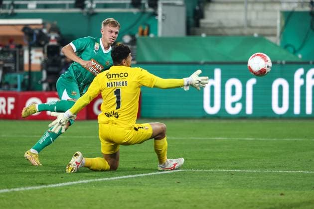SOCCER - UEFA EL, Rapid vs Braga VIENNA,AUSTRIA,29.AUG.24 - SOCCER - UEFA Europa League, qualification, SK Rapid Wien vs Sporting Club de Braga. Image shows Isak Jansson (Rapid) and Matheus (Braga). Keywords: goal.  GEPAxpictures xArminxRauthner
