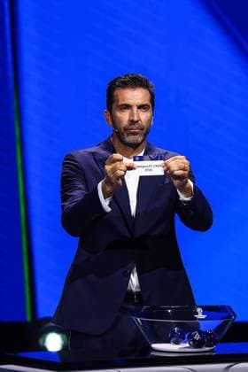 29th of August 2024 - UEFA CHAMPIONS LEAGUE KICK OFF 2024 2025 - DRAW LOTTERY WITH AI - FORUM GRIMALDI buffon (gianluigi) shows the ticket of FC Bologna during the draw lottery MONACO MONACO Copyright: xSPORTPIXPRESSx xFREDxPORCUx