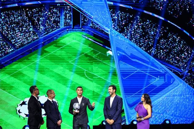 29th of August 2024 - UEFA CHAMPIONS LEAGUE KICK OFF 2024 2025 - DRAW LOTTERY WITH AI - FORUM GRIMALDI ronaldo (cristiano) happiness after he receives a trophy by the UEFA president ceferin (aleksander) on the sight of pinto (pedro) and buffon (gianluigi) with chowdhury (reshmin) MONACO MONACO Copyright: xSPORTPIXPRESSx xFREDxPORCUx