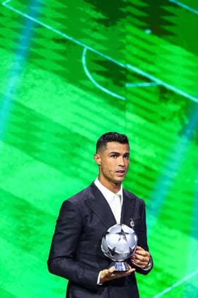 29th of August 2024 - UEFA CHAMPIONS LEAGUE KICK OFF 2024 2025 - DRAW LOTTERY WITH AI - FORUM GRIMALDI ronaldo (cristiano) with his trophy offered by the UEFA president ceferin (aleksander) MONACO MONACO Copyright: xSPORTPIXPRESSx xFREDxPORCUx