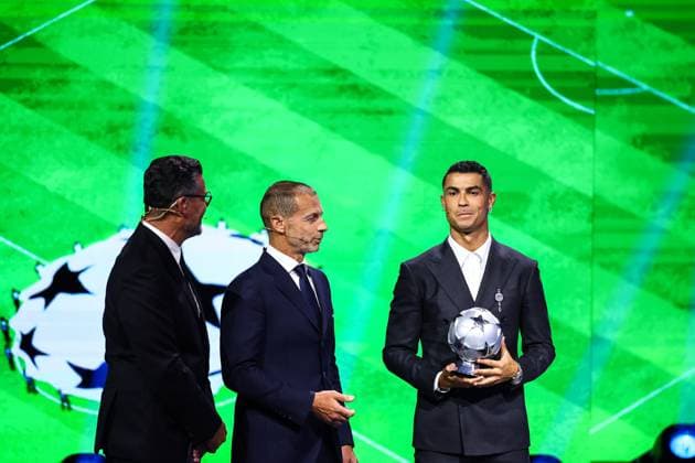 29th of August 2024 - UEFA CHAMPIONS LEAGUE KICK OFF 2024 2025 - DRAW LOTTERY WITH AI - FORUM GRIMALDI ronaldo (cristiano) receives a trophy by the UEFA president ceferin (aleksander) on the sight of pinto (pedro) MONACO MONACO Copyright: xSPORTPIXPRESSx xFREDxPORCUx