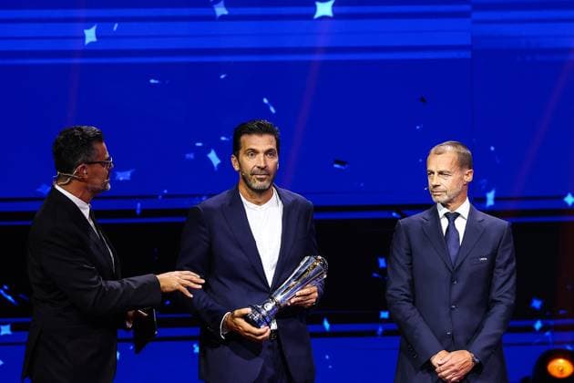 29th of August 2024 - UEFA CHAMPIONS LEAGUE KICK OFF 2024 2025 - DRAW LOTTERY WITH AI - FORUM GRIMALDI buffon (gianluigi) receives a trophy by the UEFA president ceferin (aleksander) on the sight of pinto (pedro) MONACO MONACO Copyright: xSPORTPIXPRESSx xFREDxPORCUx