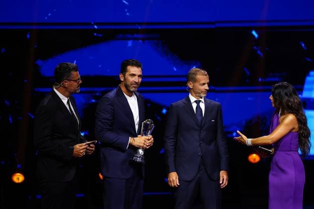 29th of August 2024 - UEFA CHAMPIONS LEAGUE KICK OFF 2024 2025 - DRAW LOTTERY WITH AI - FORUM GRIMALDI buffon (gianluigi) receives a trophy by the UEFA president ceferin (aleksander) on the sight of pinto (pedro) and chowdhury (reshmin) MONACO MONACO Copyright: xSPORTPIXPRESSx xFREDxPORCUx