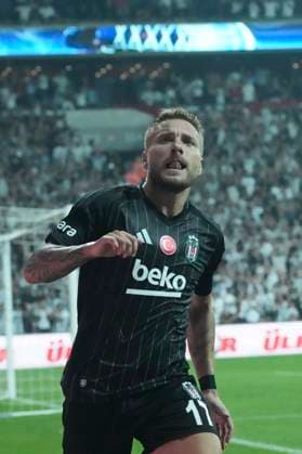 Ciro Immobile (17) of Besiktas celebrates after scoring the first goal of his team with teammatesduring the UEFA Europa League Play-Offs Second Leg match between Besiktas and Lugano at Besiktas Park on August 29, 2024 in Istanbul, Turkey. Istanbul Turkey Copyright: xSeskimphotox Besiktas-Lugano_29824 (6)