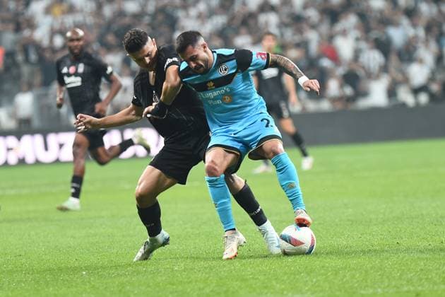 Milot Rashica (L) of Besiktas and Milton Valenzuela (R) of Lugano battle for the ball during the UEFA Europa League Play-Offs Second Leg match between Besiktas and Lugano at Besiktas Park on August 29, 2024 in Istanbul, Turkey. Istanbul Turkey Copyright: xSeskimphotox Besiktas-Lugano_29824 (101)