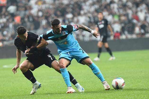 Milot Rashica (L) of Besiktas and Milton Valenzuela (R) of Lugano battle for the ball during the UEFA Europa League Play-Offs Second Leg match between Besiktas and Lugano at Besiktas Park on August 29, 2024 in Istanbul, Turkey. Istanbul Turkey Copyright: xSeskimphotox Besiktas-Lugano_29824 (103)