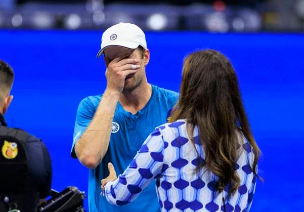 Sport Themen der Woche KW35 Sport Bilder des Tages August 29, 2024, Flushing Meadows, New York, USA: Botic van de Zandschulp is interviewed after defeating Carlos Alcaraz on Day 4 of his match in the 2024 US Open held at the USTA Billie Jean King National Tennis Center on Thursday August 29, 2024 in the Flushing neighborhood of the Queens borough of New York City. JAVIER ROJAS PI Flushing Meadows USA - ZUMAp124 20240829_zaa_p124_196 Copyright: xJavierxRojasx