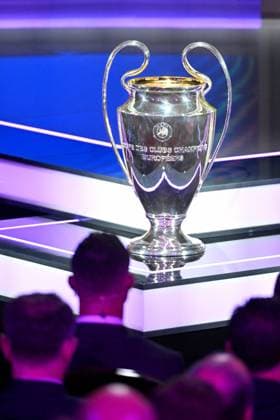 Cristiano Ronaldo recoit le prix de meilleur buteur de tous les temps lors du tirage au sort UEFA pour la saison 2024 2025 au forum Grimaldi Ã Monaco Cristiano Ronaldo durant le tirage au sort des rencontres de la phase rÃ guliere de la Ligue des champions pour la saison 2024-2025 et remises du prix du meilleur buteur de tous les temps de l UEFA Champions League Ã Cristiano Ronaldo et du Prix du prÃ sident de l UEFA 2024 Ã Gianluigi Buffon, au Grimaldi Forum Ã Monaco, le 29 aoÃ»t 2024. Bruno Bebert Bestimage C.Ronaldo receives the award for all-time top scorer at the UEFA draw for the 2024 2025 season at the Grimaldi Forum in Monaco on august 29th 2024 Monaco Monaco  Copyright: xBrunoxBebertx xBestimagexBrunoxBebertx xBestimagex