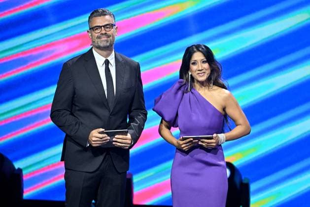 Cristiano Ronaldo recoit le prix de meilleur buteur de tous les temps lors du tirage au sort UEFA pour la saison 2024 2025 au forum Grimaldi Ã Monaco Pedro Pinto et Reshmin Chowdhury, les prÃ sentateurs de la soirÃ e, durant le tirage au sort des rencontres de la phase rÃ guliere de la Ligue des champions pour la saison 2024-2025 et remises du prix du meilleur buteur de tous les temps de l UEFA Champions League Ã Cristiano Ronaldo et du Prix du prÃ sident de l UEFA 2024 Ã Gianluigi Buffon, au Grimaldi Forum Ã Monaco, le 29 aoÃ»t 2024. Bruno Bebert Bestimage C.Ronaldo receives the award for all-time top scorer at the UEFA draw for the 2024 2025 season at the Grimaldi Forum in Monaco on august 29th 2024 Monaco Monaco  Copyright: xBrunoxBebertx xBestimagexBrunoxBebertx xBestimagex