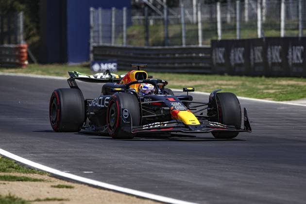 01 VERSTAPPEN Max (nld), Red Bull Racing RB20, action during the Formula 1 Pirelli Gran Premio d’Italia 2024, Italian Grand Prix 2024, 16th round of the 2024 Formula One World Championship, WM, Weltmeisterschaft from August 30 to September 1, 2024 on the Autodromo Nazionale Monza, in Monza, Italy - F1 - ITALIAN GRAND PRIX 2024 DPPI Panoramic  240830_R16_ITALIA_DP_XB3_0046