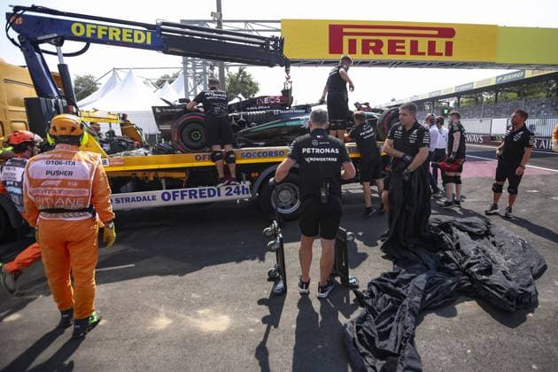12 KIMI ANTONELLI Andrea (ita), Junior Driver of Mercedes AMG F1 Team, crash, accident, during the Formula 1 Pirelli Gran Premio d’Italia 2024, Italian Grand Prix 2024, 16th round of the 2024 Formula One World Championship, WM, Weltmeisterschaft from August 30 to September 1, 2024 on the Autodromo Nazionale Monza, in Monza, Italy - F1 - ITALIAN GRAND PRIX 2024 DPPI Panoramic 240830_R16_ITALIA_DP_EA024303
