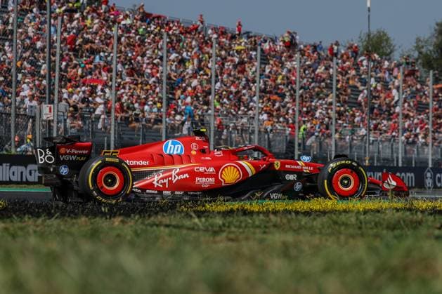 Carlos Sainz jr. (Scuderia Ferrari HP) in der Schikane Prima Variante, 1 Freies Training, Grosser Preis von Italien, Motorsport, Herren, Formel 1, 30.08.2024 Monza Lombardei Italien