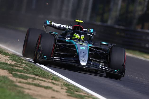 Lewis Hamilton of Great Britain and Mercedes AMG Petronas F1 Team in Aktion, Practice, F1 Grand Prix of Italy, Autodromo Nazionale Monza am 30. August 2024 in Monza, Italy. (Foto von Diogo Cardoso DeFodi Images) Lewis Hamilton of Great Britain and Mercedes AMG Petronas F1 Team in action, Practice, F1 Grand Prix of Italy, Autodromo Nazionale Monza on August 30, 2024 in Monza, Italy. (Photo by Diogo Cardoso DeFodi Images) Defodi-645_f1ita20240830_1458