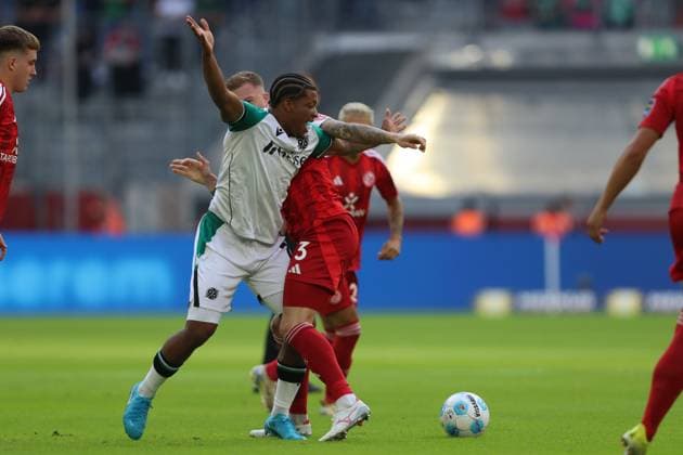 waehrend des Spiels der 2. Bundesliga zwischen Fortuna Düsseldorf und Hannover 96 im Merkur Spiel-Arena am 30. August 2024 in Düsseldorf, Deutschland. (Foto von Oliver Kaelke DeFodi Images) +++ during the 2. Bundesliga match between Fortuna Düsseldorf and Hannover 96 at Merkur Spiel-Arena on August 30, 2024 in Düsseldorf, Germany. (Photo by Oliver Kaelke DeFodi Images) DFB DFL REGULATIONS PROHIBIT ANY USE OF PHOTOGRAPHS AS IMAGE SEQUENCES AND OR QUASI-VIDEO. (Photo by Oliver Kaelke DeFodi Images) Defodi-678_2024_08_30_OK_DUSH96_0184